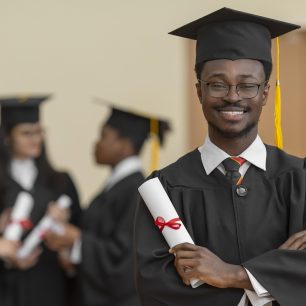 medium-shot-people-graduating medium-shot-people-graduating
